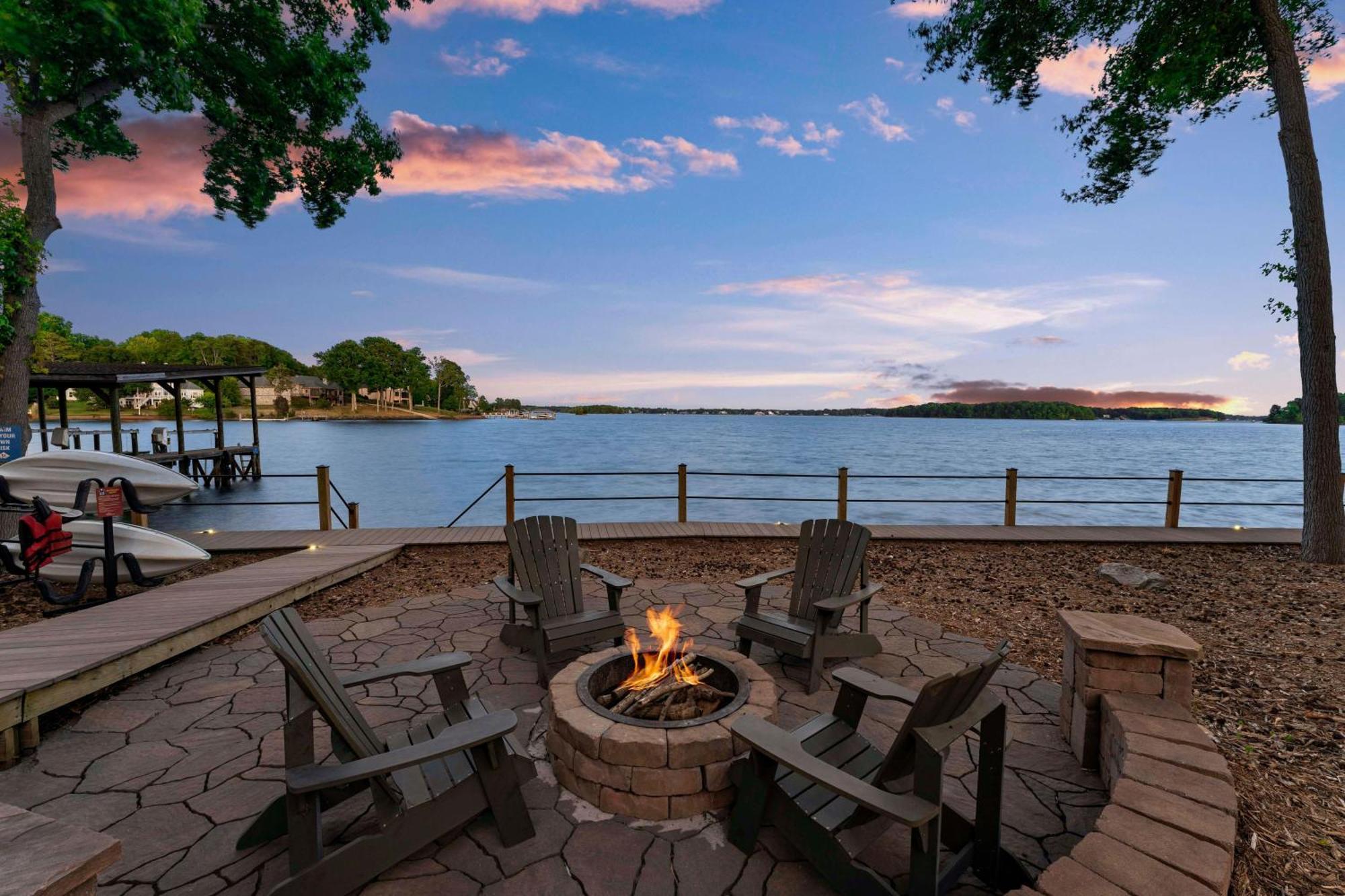 Lake Norman Getaway 무어스빌 외부 사진